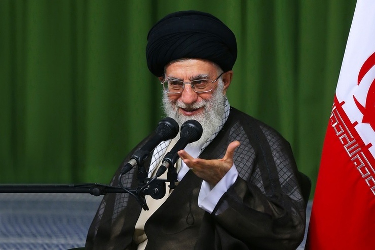 متن کامل بیانات رهبر انقلاب در دیدار شرکت کننده در کنگره بزرگداشت استاد شهریار و ماجرای اینکه در نوجوانی با دیوان شهریار در مشهد آشنا شدند.