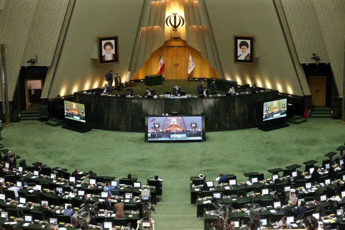 لایحه موافقت‌نامه خدمات یا سرویس‌های هوایی دوجانبه بین دولت جمهوری اسلامی ایران و دولت جمهوری عراق در دستور کار صحن علنی مجلس شورای اسلامی قرار گرفت.