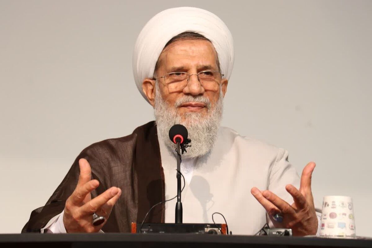 رئیس سازمان عقیدتی سیاسی ارتش گفت: پوشش اسلامی، پاسداری از تمدن اسلامی است که ریشه در تاریخ و فرهنگ غنی دین دارد.