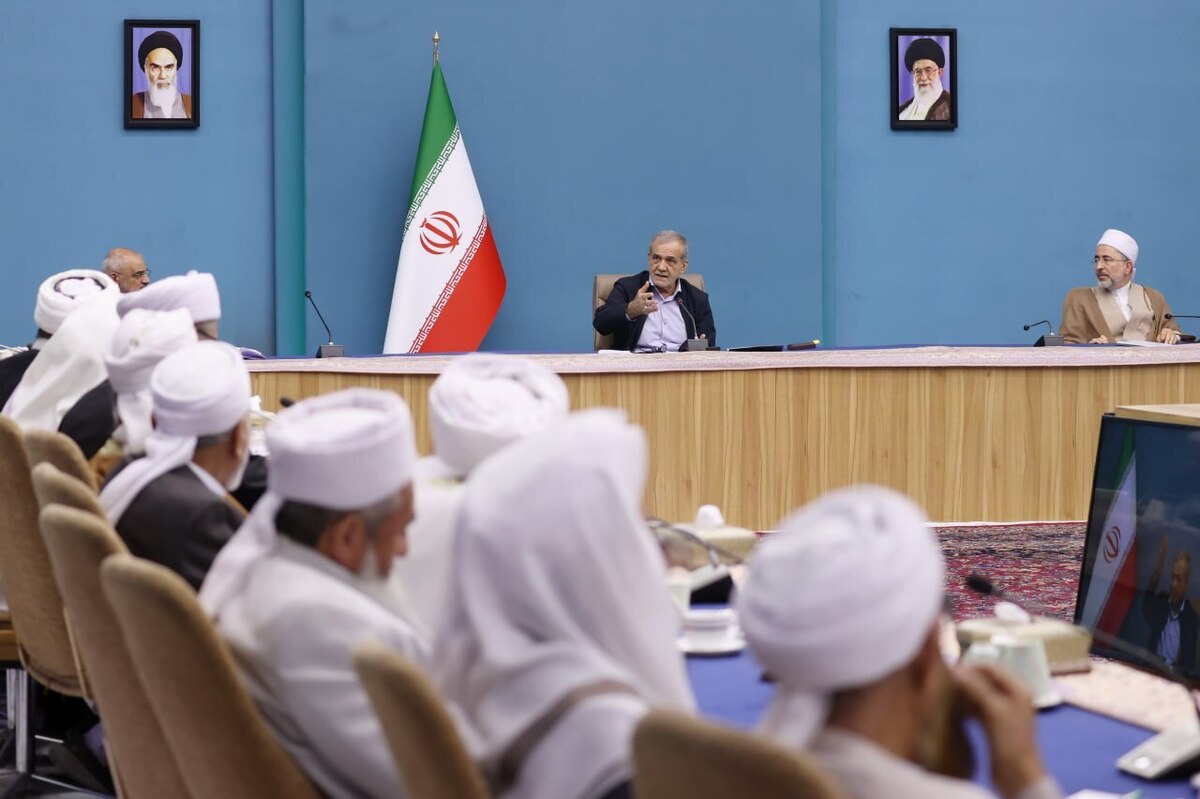 رئیس جمهور بزرگترین معروف را وفاق و وحدت و خطرناک‌ترین منکر را تفرقه و اختلاف توصیف و تصریح کرد: زمانی باید برای اسلام نگران بود و فریاد وا اسلاما سر داد که ما چنان در اختلافات خود غرق شویم که یک رژیم جنایتکار در سایه سکوت و بی‌تفاوتی ما زنان و کودکان بی‌گناه را به خاک و خون بکشد.