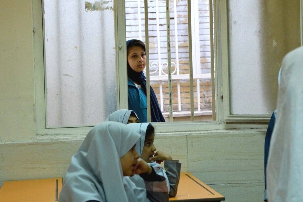 سخنگوی وزارت آموزش و پرورش گفت: بازماندگان از تحصیل در رنج‌های سنی متفاوت قرار دارند، رنج سنی این افراد بالای ۱۰ سال، زیر ۱۰ سال، بالای ۱۴ سال و... طبقه‌بندی می‌شود که همه این‌ها ناظر به این است که سازمان نهضت سوادآموزی پیگیر این افراد باشد.