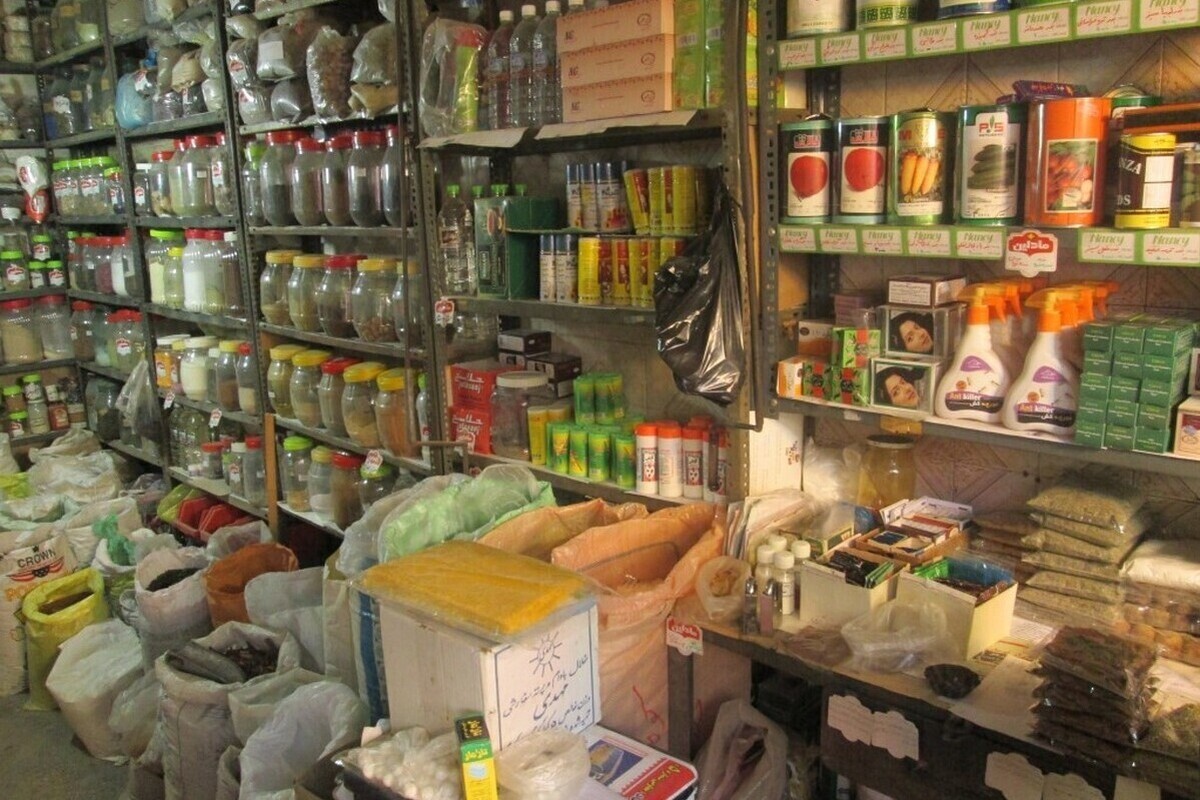 رئیس اداره دارو‌های طبیعی سنتی و مکمل و شیرخشک معاونت غذا و داروی دانشگاه علوم پزشکی مشهد گفت: از ابتدای امسال تاکنون، ۲۲۲ قلم انواع فراورده‌های گیاهی دست‌ساز، فاقد مجوز و قاچاق با ارزش حدود ۴ میلیارد ریال کشف و جمع‌آوری شد.