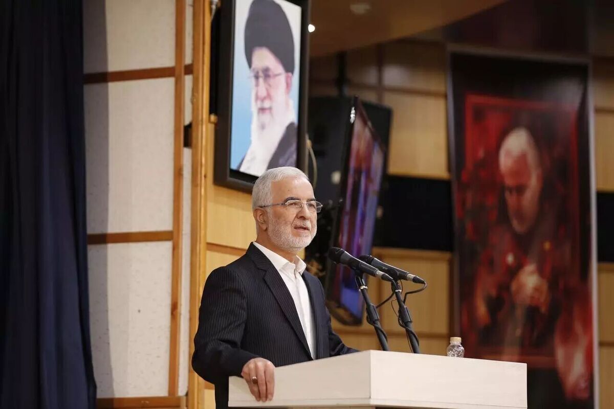 وزیر کشور گفت: از ظرفیت‌های خارج از وزارت کشور هم برای انتخاب مدیران استفاده می‌کنیم، البته فرصت‌ها و مسئولیت‌ها با درون وزارتخانه اولویت مان در اختصاص منابع است.