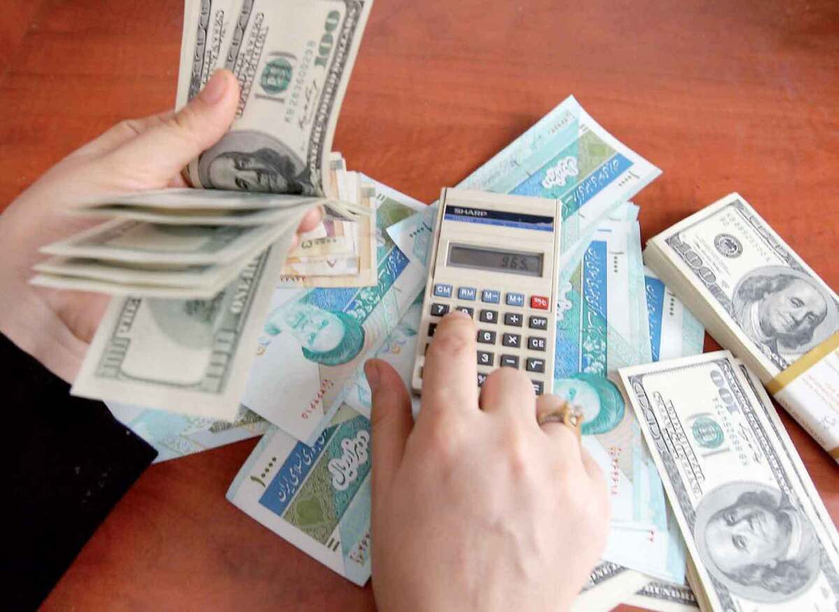 اظهارات اخیر وزیر اقتصاد درباره نرخ سود بانک‌ها و برنامه تیم اقتصادی برای کنترل نرخ بهره این احتمال را تقویت کرده است که به‌زودی شاهد تغییراتی در نرخ سود بانکی باشیم. اما الآن بانک‌ها به سپرده‌های بانکی چه‌سودی می‌دهند؟