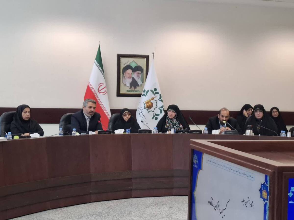 بسته‌های حمایتی از بانوان دهه‌شصتی، طراحی منشور مشاوره خانواده و تسهیلات فرزندآوری، تدوین سند تحول دولت، تسهیلات ویژه اشتغال زنان سرپرست‌خانوار با ضمانت دولت، ارتقای نشاط دختران دانش‌آموز و دانشجو، آموزش مهارت‌های زندگی به افراد نظام وظیفه، مهاجرت معکوس زنان روستایی و توجه ویژه به زوج‌های جوان از جمله مسائلی است که در معاونت امور بانوان و خانواده مورد توجه قرار گرفته است. 