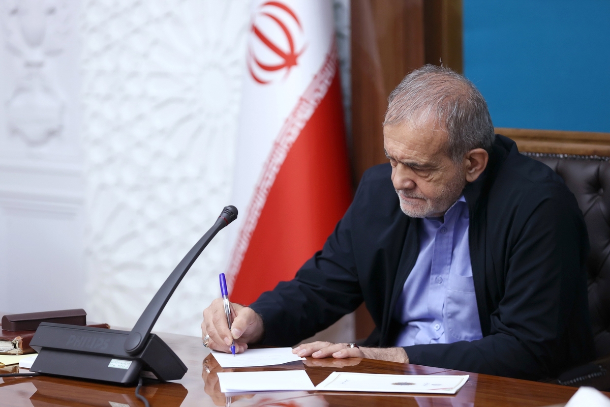 رئیس جمهوری اسلامی ایران در پیام‌های جداگانه‌ای فرارسیدن سالگرد استقلال و روز ملی جمهوری ارمنستان را به رئیس جمهور، نخست وزیر و مردم این کشور تبریک گفت.