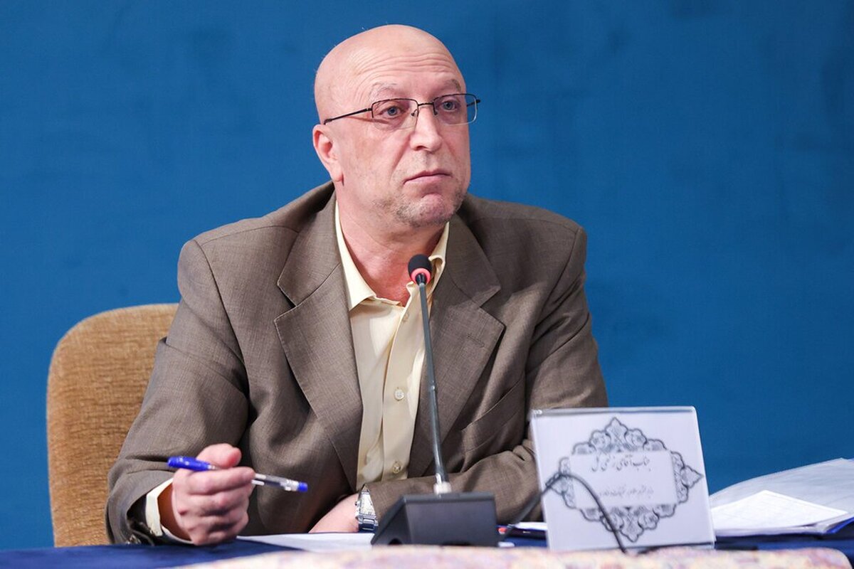 همزمان با آغاز رسمی مدیریت دکتر حسین سیمایی صراف، وزیر دولت چهاردهم در آموزش عالی، محمدعلی زلفی‌گل از ساختمان وزارت علوم خداحافظی کرد.