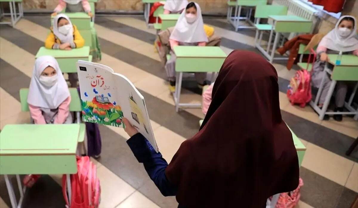 معاون آموزش ابتدایی وزارت آموزش و پرورش ادعای استخدام ۶۰۰ آموزگار دوره ابتدایی از میان اتباع را تکذیب کرد.