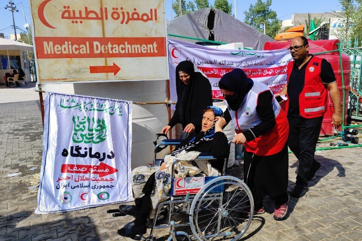 هلال احمر استان خراسان رضوی ، امسال همانند هر سال درمانگاهی در شهر نجف برپا کرده و با این امکان زائرانی که دچار بیماری می‌شوند و نیاز به پزشک دارند را مداوا می‌کنند. این درمانگاه  روزانه تا ۱۲۰۰ نفر زائر نیازمند خدمات پزشکی را پذیرش می‌کند که این تعداد در روزهای نزدیک به اربعین حسینی تا ۵ هزار نفر در روز نیز می‌رسد.