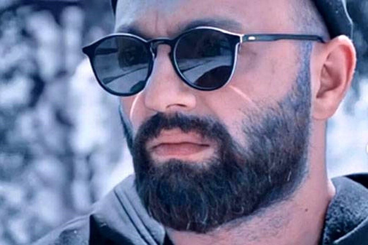 «صابر ابر»، بازیگر سرشناس سینمای ایران، چند روز پیش در صفحه اینستاگرام خود از تهدید جدی یک فرد مزاحم خبر داد و برای خود و خانواده‌اش ابراز نگرانی کرد.