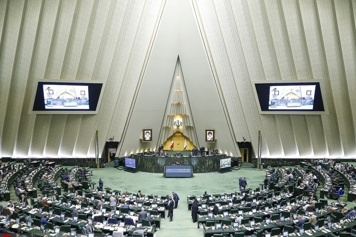 آیت‌الله سبحانی از طرح مجدد تعطیلی شنبه‌ها در مجلس شورای اسلامی انتقاد کرد.