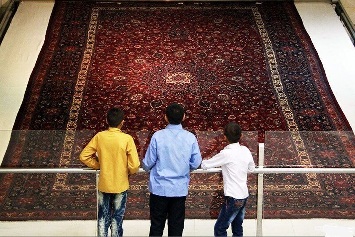 رئیس اتحادیه فرش ماشینی و موکت مشهد از برگزاری اولین نمایشگاه، فروشگاه و همایش تخصصی فرش و نقش در حرم مطهر رضوی خبر داد.