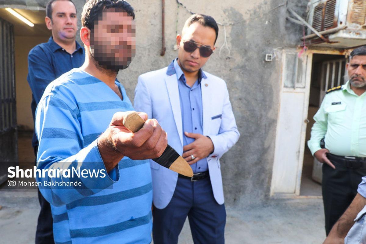 «حمید. خ» روز پنجشنبه گذشته پس از اعتراف به قتل «محمد. ب» با دستور قاضی وحید خاکشور، بازپرس جنایی، به محل جرم واقع در گاوداری مقتول در منطقه تپه سلام مشهد منتقل شد تا کوچک‌ترین جزئیات آن روز را بازسازی کند.