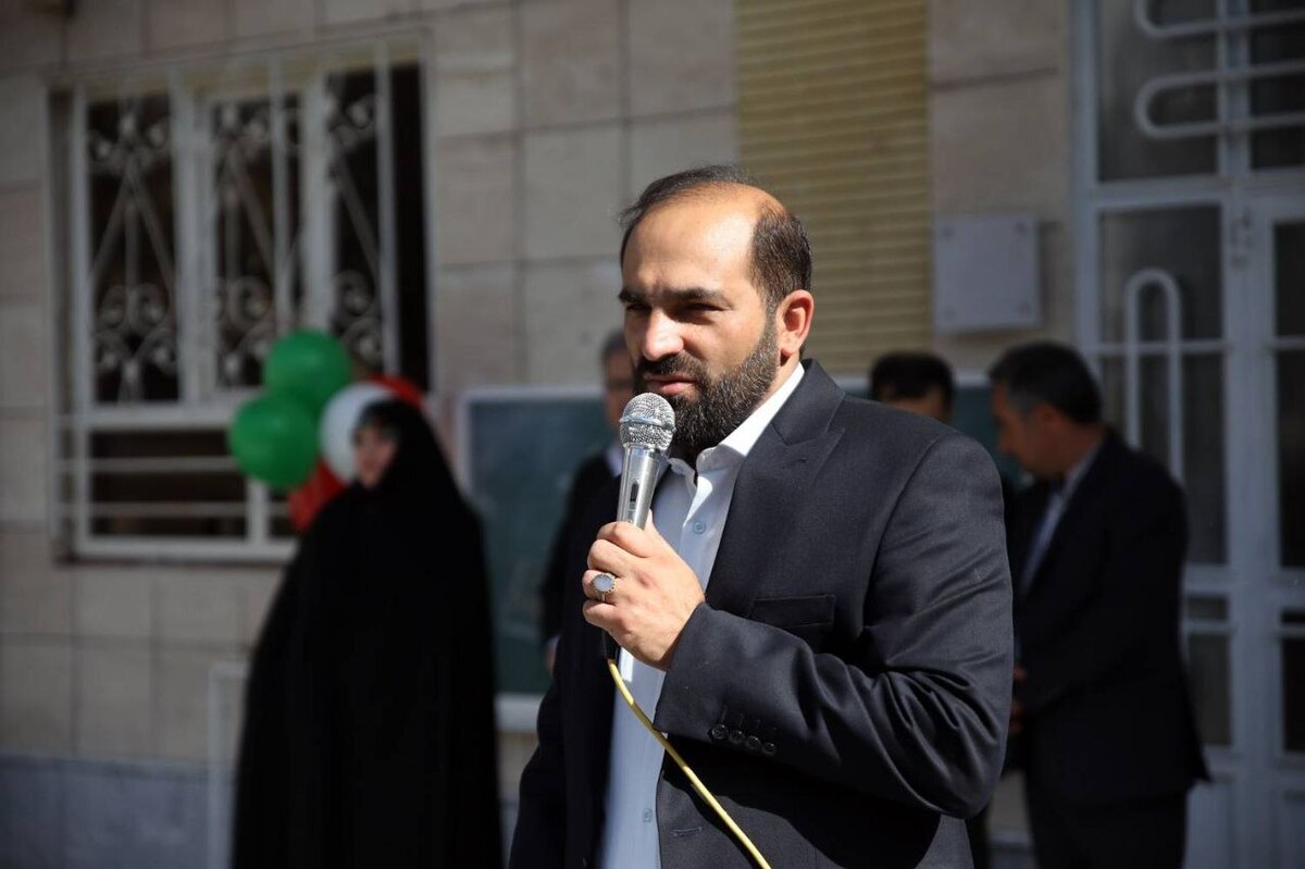 رئیس شورای اسلامی شهر مشهد مقدس گفت: امیدواریم در سال تحصیلی جدید، «پرورش» بر «آموزش» پیشی بگیرد و «علم» در خدمت «اخلاق» باشد.