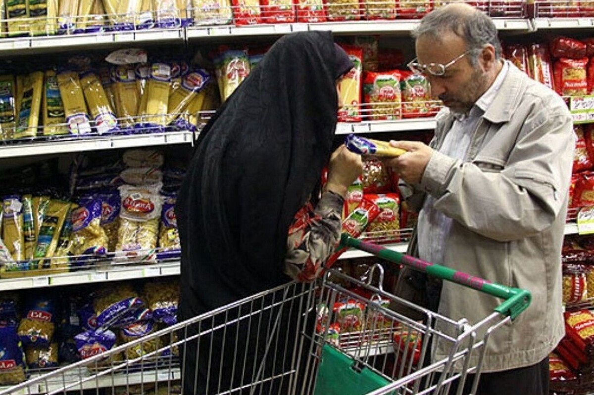 یک فعال کارگری گفت: تورم چندباره در سال، افزایش قیمت سالانه دستمزد را در خود ذوب می‌کند و افزایش اجاره‌بها و کالاهای اساسی به دور از انصاف است و شیرینی افزایش حقوق را به کام کارگر تلخ می‌کند.