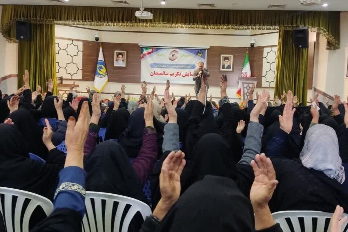 معاون حمایت و سلامت کمیته امداد امام خمینی ره در اختتامیه همایش تکریم از سالمندان کمیته امداد کشور، گفت:  ۵۶ درصد سرپرست خانوار ما سالمندان هستند که ۳۶ درصد جامعه هدف کمیته امداد را تشکیل می دهند.