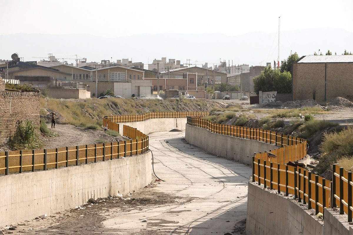 در نشست مردمی شهردار منطقه ۳ مشهد، سامان‌دهی کال دروی بهترین خبر خوش برای ساکنان است. با بهسازی کال قرار است کودکان این محله بازی خطرآفرین در کال عریض و طویل دروی را به فراموشی بسپارند.