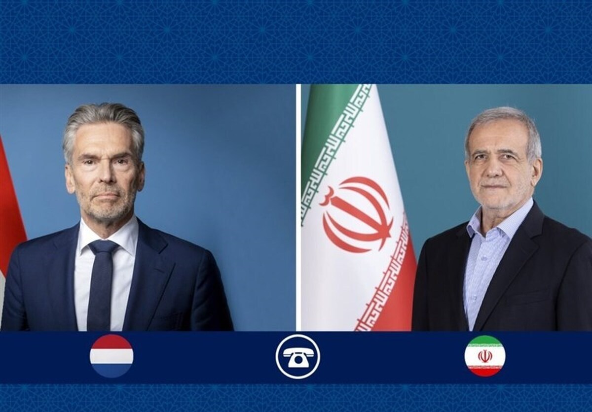 سران ایران و هلند در مکالمه تلفنی با یکدیگر مهمترین مسائل مورد نظر دو طرف از جمله نگرانی از گسترش تنش در منطقه، گسترش روابط ایران و کشور‌های اروپایی از جمله هلند و چگونگی حل و فصل مسئله هسته‌ای را مورد بحث و تبادل نظر قرار دادند.
