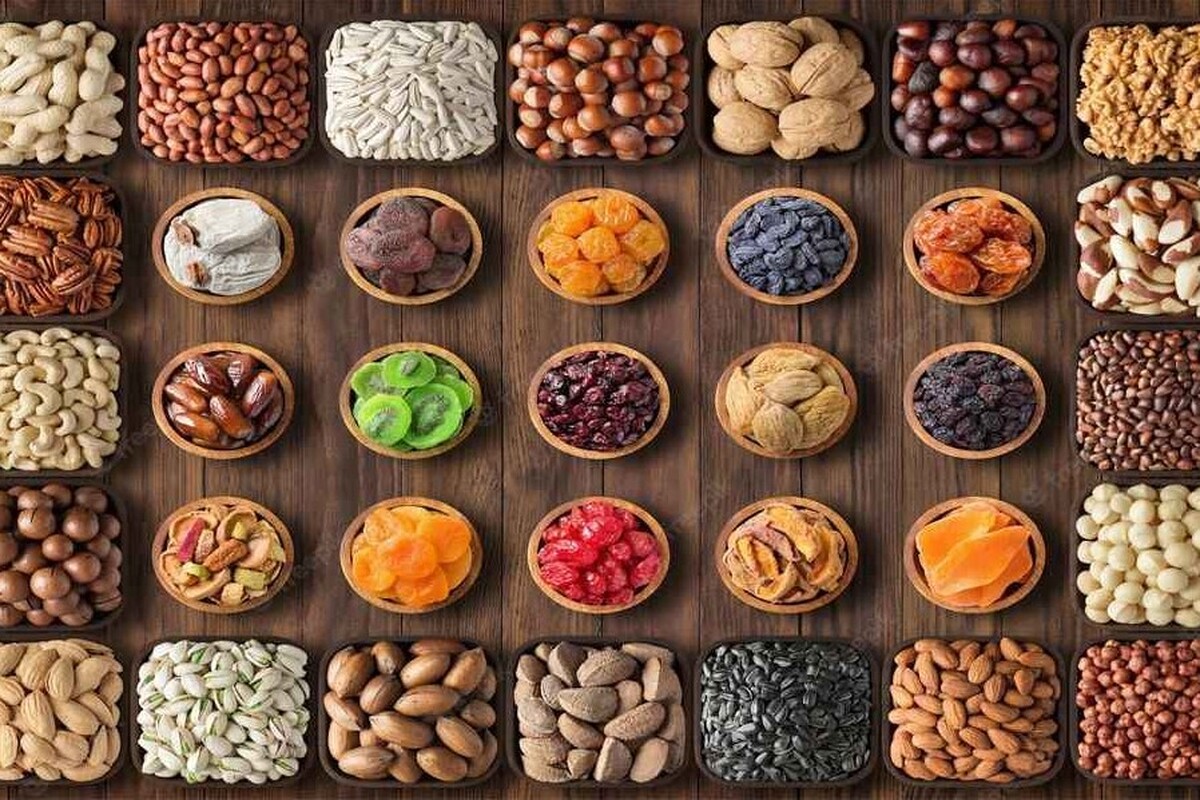 رییس اتحادیه صادرکنندگان خشکبار ایران گفت: چه دلیلی دارد صادرکننده ارز حاصل از صادرات خود را با قیمت پایین‌تر به واردکننده تحویل دهند؟
