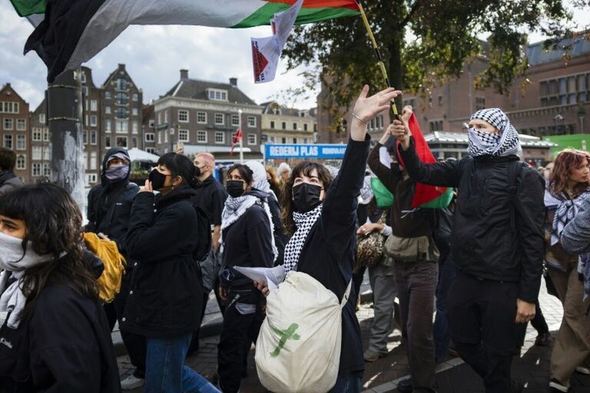 پلیس هلند روز دوشنبه با حامیان فلسطین که به مناسبت اولین سالگرد حمله هفتم اکتبر در آمستردام تجمع کرده بودند، درگیر شد و شماری از آنها را بازداشت کرد.