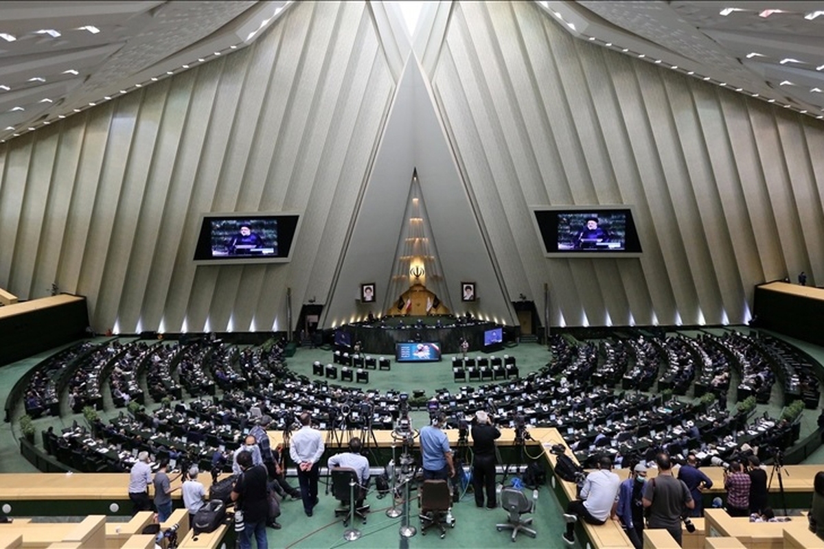 رئیس سازمان برنامه و بودجه می‌گوید که دولت لایحه بودجه ۱۴۰۴ را در روز اول آبان به مجلس تقدیم خواهد کرد.