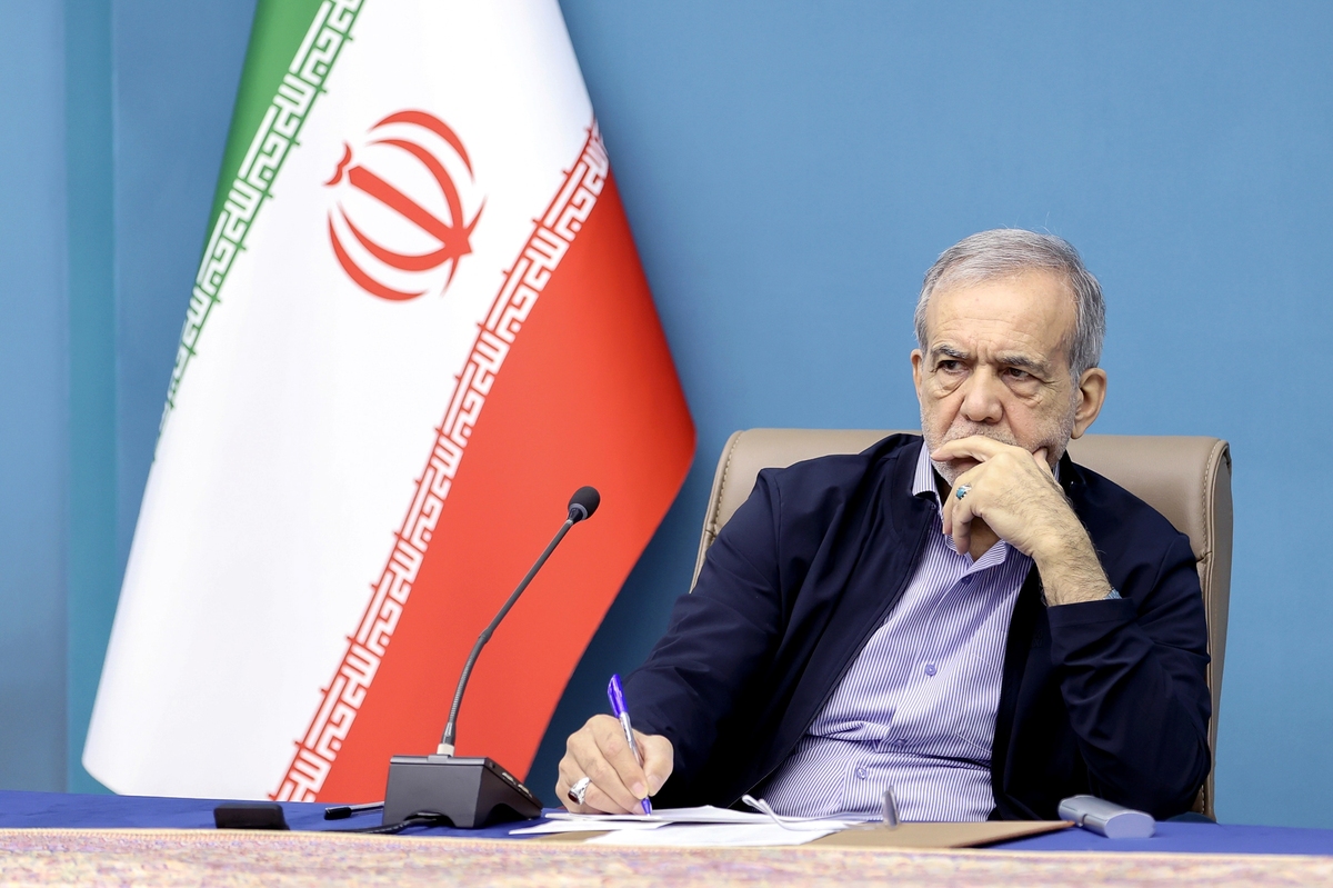 سخنگوی کمیسیون آموزش مجلس گفت: در جلسه با رئیس‌جمهور از او خواستیم مصوبۀ شورا را برای کنکور‌ ۱۴۰۴ صرفاً در پایۀ دوازدهم برگزار کنند تا نتیجۀ بررسی‌ها اعلام شود.