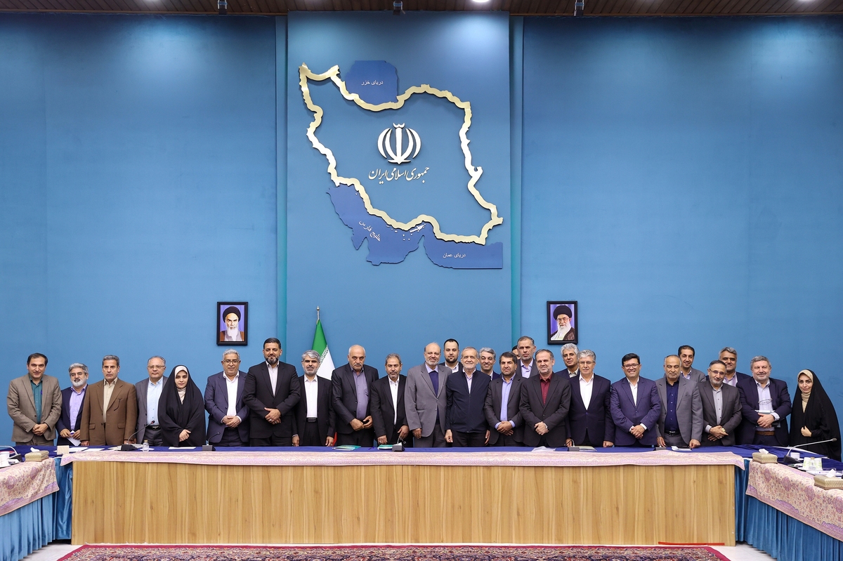 رئیس جمهور در دیدار اعضای کمیسیون آموزش مجلس برنامه‌های دولت برای اصلاح و طراحی جدید ساختار نظام آموزش کشور به منظور رفع تبعیض‌ها و بی‌عدالتی‌ها در این حوزه را تشریح و نقش‌آفرینی نمایندگان برای کمک به تحقق این هدف بزرگ را خواستار شد.