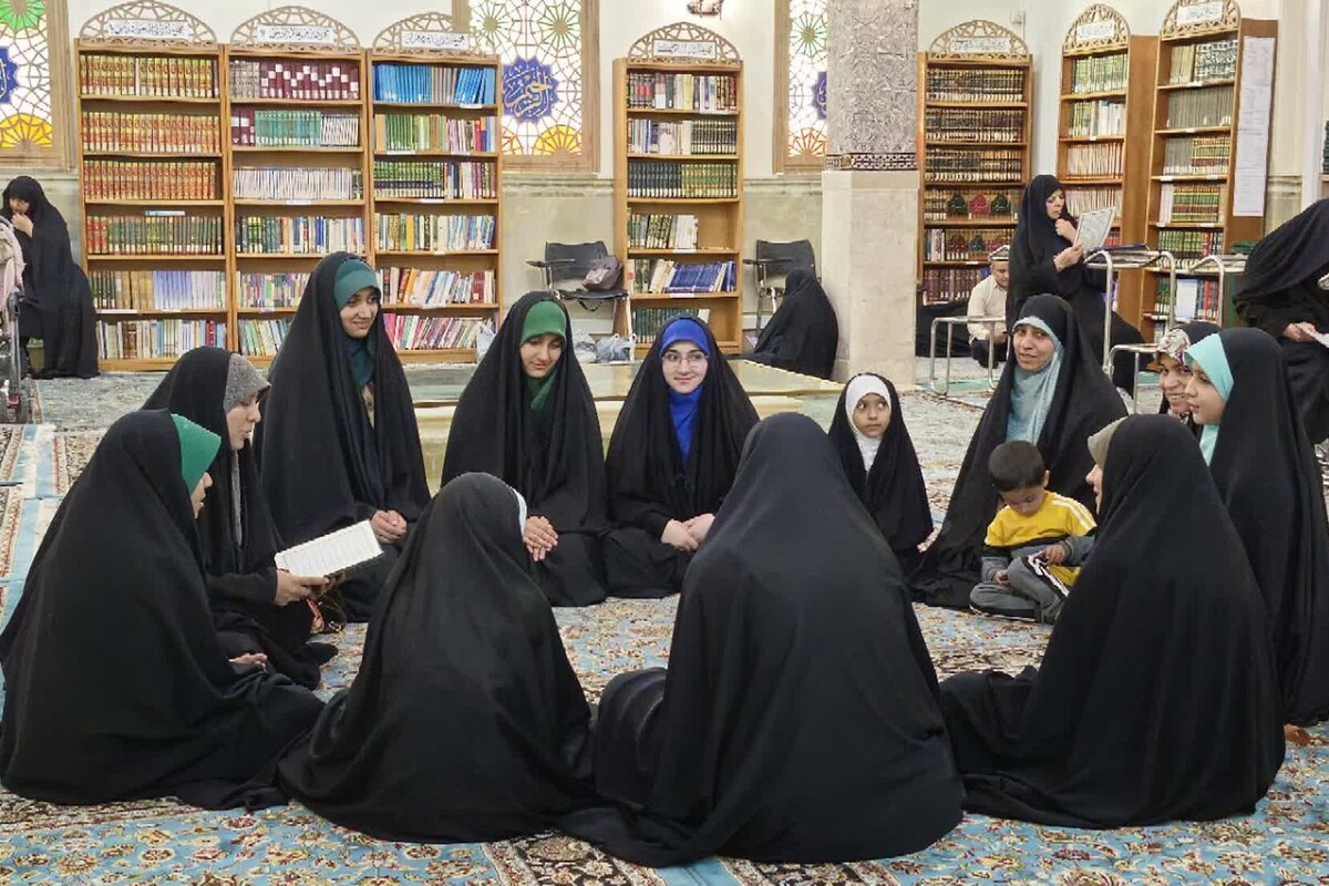 جمعی از دختران نوجوان حافظ قرآن که به حرم مطهر رضوی مشرف شدند حفظ سوره محمد (ص) را به محضر امام رئوف (ع) هدیه کردند.