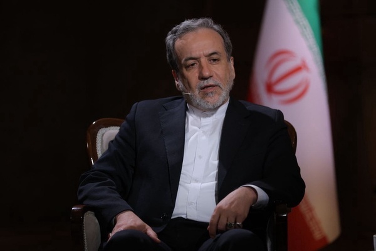وزیر امور خارجه به سؤالی درباره اینکه «آیا ممکن است جایی با وزیر خارجه آمریکا دیدار داشته باشید؟» واکنش نشان داد.