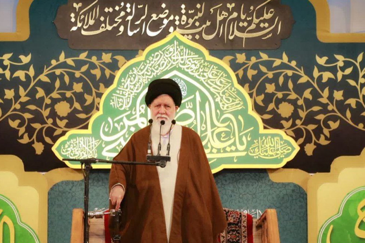امام جمعه مشهد در خطبه دوم نماز جمعه اظهارداشت: دشمن فهمید جنایت‌ها و کشتن‌ها نه تنها از قدرت مکتب کم نمی‌کند بلکه به قدرت خط و مکتب نیز می‌افزاید از این رو درصدد برآمده تا راهی را پیش بگیرد که بتواند به اصل خط و مکتب صدمه بزند.