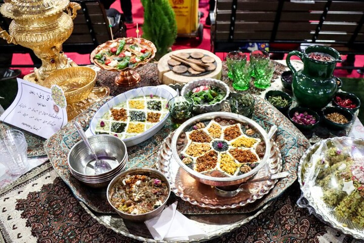 فهیمه صالحی از استان کرمانشاه با آش عباسعلی کرمانشاهی رتبه برتر کشور را در هفدهمین جشنواره آش ایرانی کسب کرد.