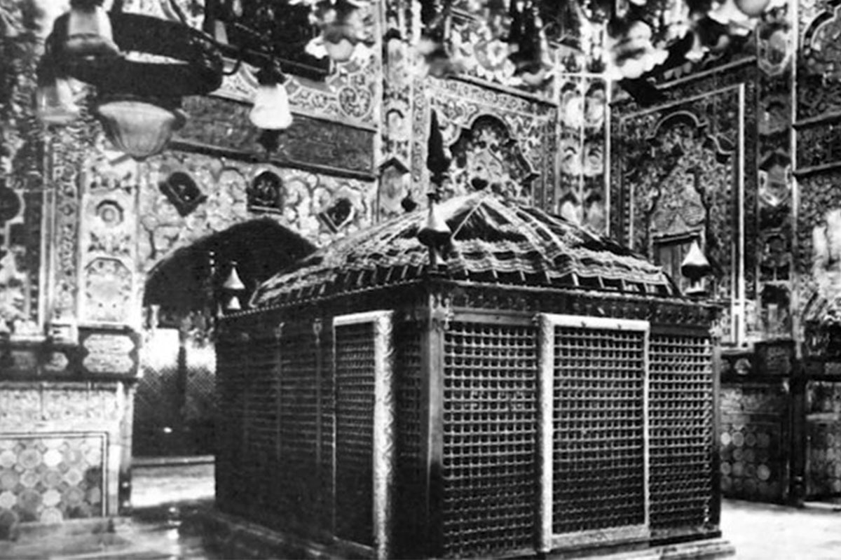 درباره تعدادی از بنا‌های تاریخی حرم مطهر امام رضا (ع) که در عکس‌های کاخ گلستان به یادگار مانده‌اند.