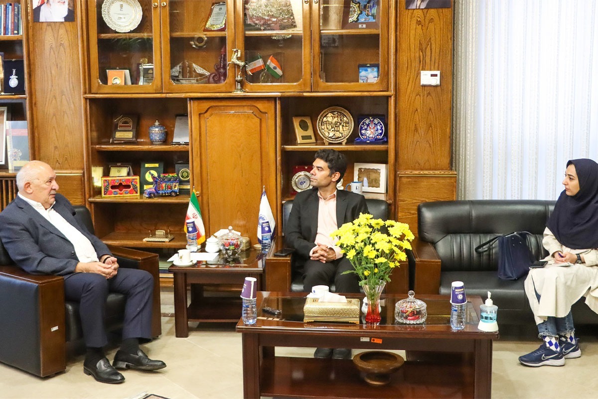 محمدرضا توکلی‌زاده، رئیس اتاق بازرگانی خراسان رضوی معتقد است که بزرگ‌ترین چالش اقتصاد خراسان رضوی در بخش سرمایه‌گذاری است و بزرگ‌ترین نیاز هم به سرمایه‌گذار است.