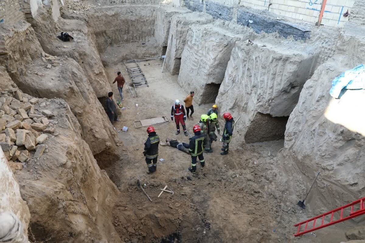 معاون عملیات سازمان آتش نشانی مشهد جزییات مرگ یک کارگر در حین گودبرداری یک پروژه ساختمانی در چهارراه سیلو را تشریح کرد.