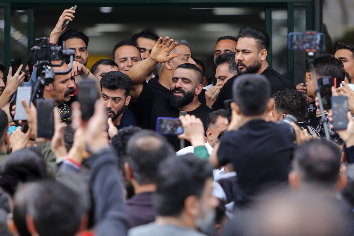 هادی چوپان پس از کسب نایب قهرمانی در مسترالمپیا امروز به زادگاه خودش برگشت و مورد استقبال شدید هوادارانش قرار گرفت.
