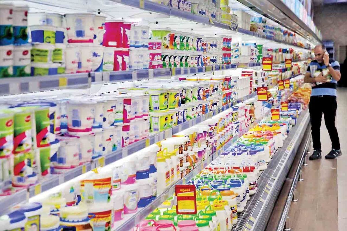 رئیس هیئت‌مدیره اتحادیه تعاونی‌های فراورده‌های لبنی با تأکید بر اینکه نرخ دستوری لبنیات حذف نشده و نظارت باقدرت همچنان انجام می‌شود، گفت: نهاده‌ها توسط دولت تأمین می‌شود؛ بنابراین قیمت فروش نیز تحت کنترل دولت است و براساس افزایش قیمت شیر که مواد اولیه است، قیمت سایر فراورده‌های لبنی نیز افزایش می‌یابد.