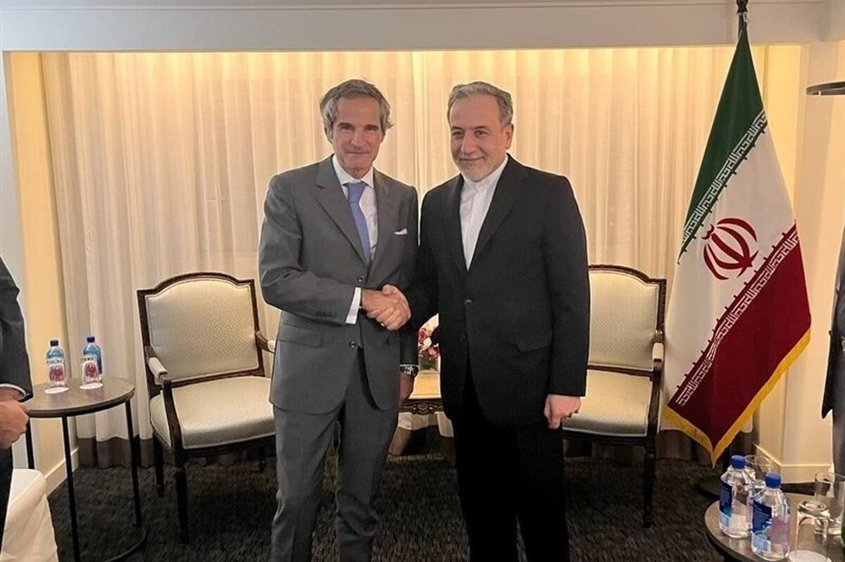 مدیرکل آژانس بین‌المللی انرژی اتمی در حاشیه نشست مجمع عمومی سازمان ملل متحد با وزیر امور خارجه کشورمان دیدار کرد.