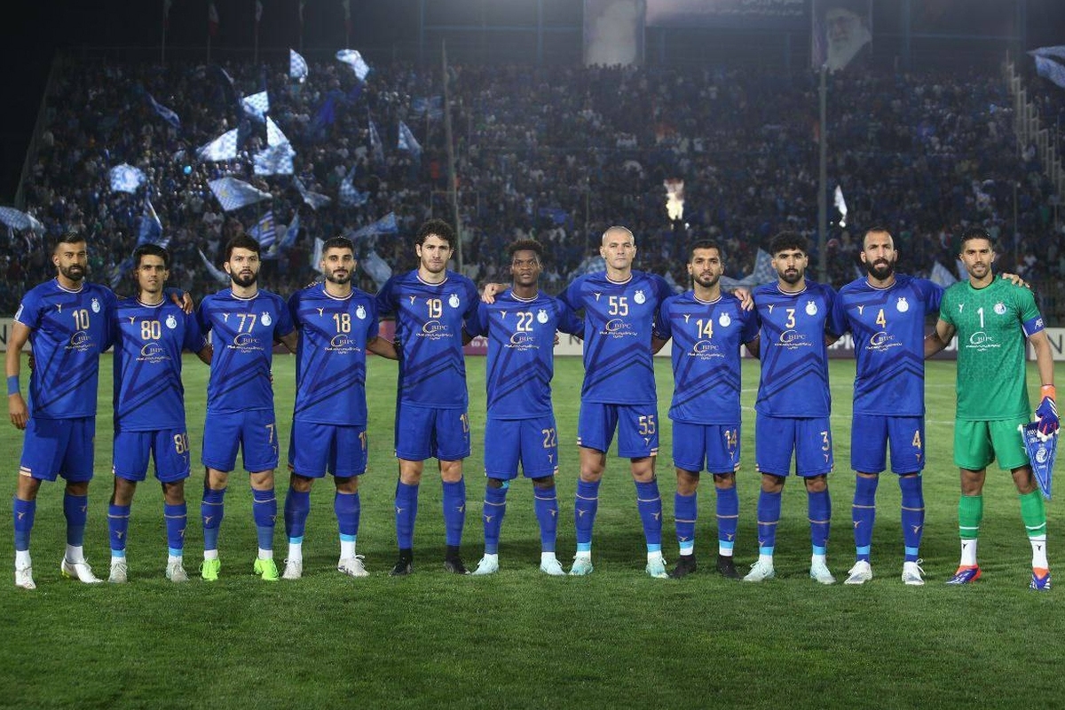 تیم فوتبال استقلال باتوجه به محرومیت روزبه چشمی با چند تغییر به مصاف پرسپولیس می‌رود.