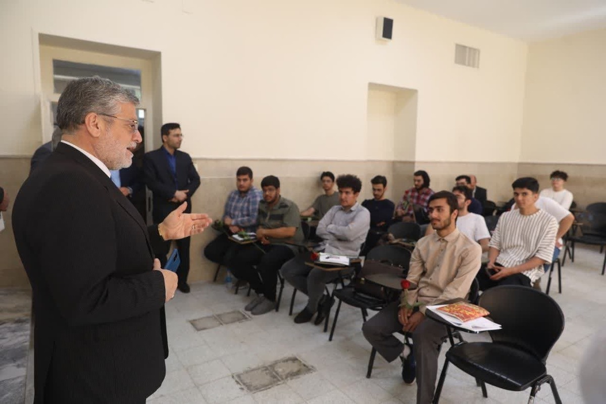شهردار مشهد مقدس گفت: ما در کارخانه نوآوری مشهد و رصدخانه شهری می‌توانیم مراودات دوجانبه‌ای را بین دانشگاه و صنایعی که با دانشگاه همکاری دارند، ایجاد کنیم تا هم حل مسائل شهری تسریع شود و هم ما حمایت‌های لازم را داشته باشیم.