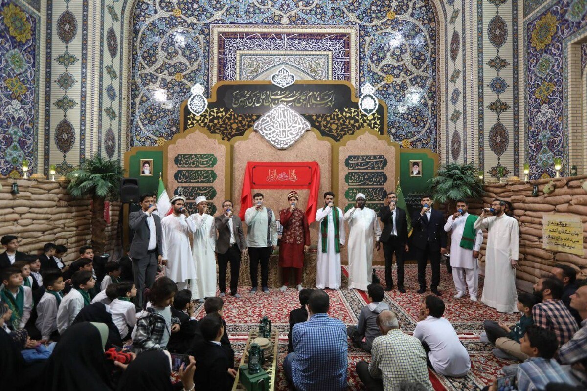 امروز (۳ مهر ۱۴۰۳) همگام با هفته گرامیداشت دفاع مقدس، محفل روایتگری شهدا، در حرم مطهر رضوی برگزار شد.