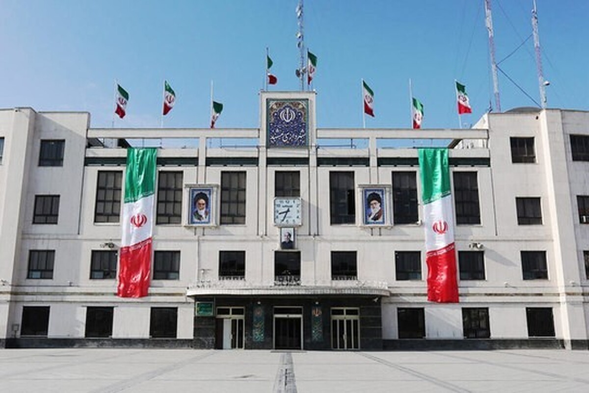 معاون توسعه مدیریت سرمایه انسانی سازمان مدیریت و برنامه‌ریزی خراسان رضوی گفت: آقای قلندرشریف منتخب تبصره ۲ هستند که در راستای توسعه خدمات شهری و زائرین از ایشان تقدیر شد.
