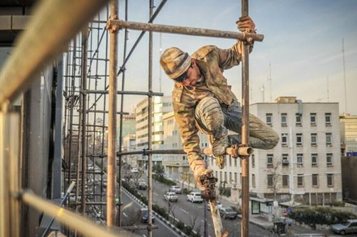 ابوالفضل اشرف منصوری به ضرورت توجه به بحث ایمنی کارگران برای جلوگیری از تکرار حوادث تلخی مثل معدن زغالسنگ معدنجوی طبس تاکید کرد و گفت: حضور مسئولان ایمنی قطعاً برای ارتقای سطح ایمنی صنایع و جلوگیری از فجایعی مثل حادثه معدن طبس لازم است.