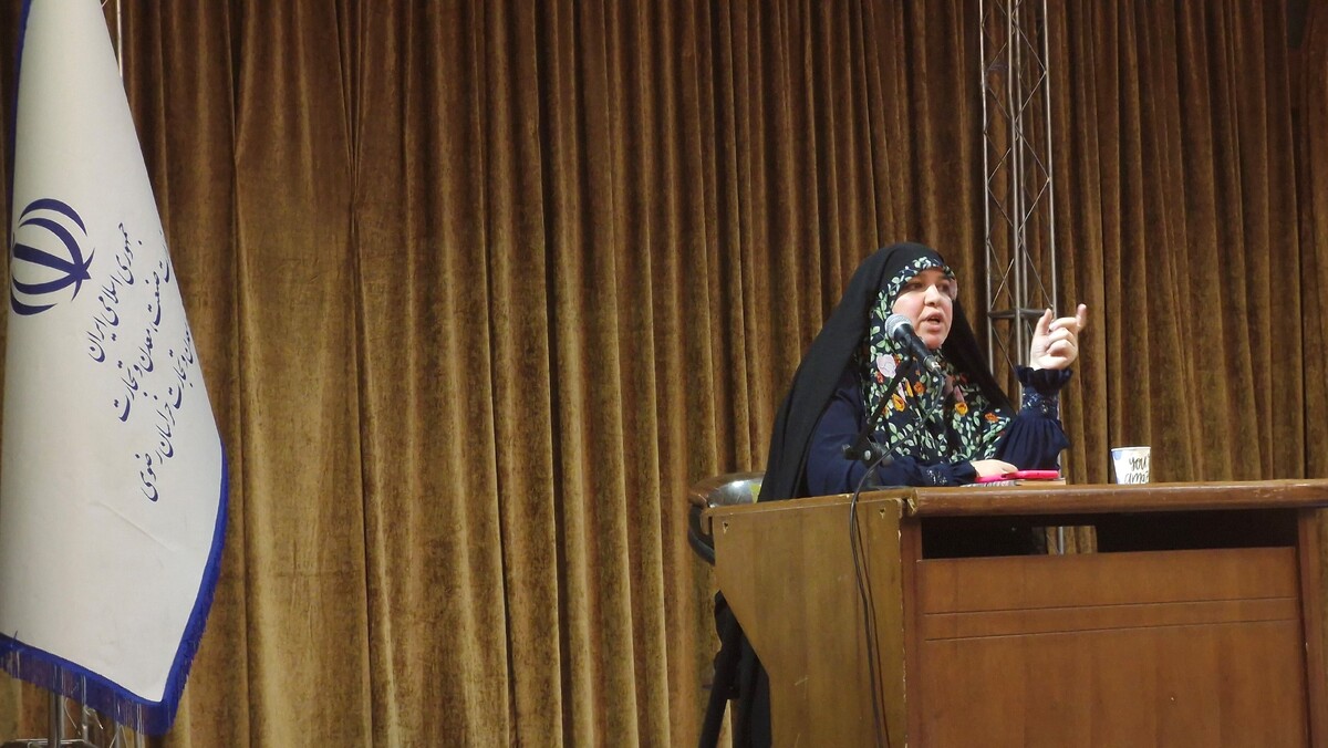 بانوان کارآفرین سازمان صنعت، معدن و تجارت خراسان رضوی پای تجربه نگاری فاطمه سلیمی، رئیس کمیسیون ویژه بانوان و خانواده شورای شهر مشهد در دوشنبه‌های تجربه نشستند
