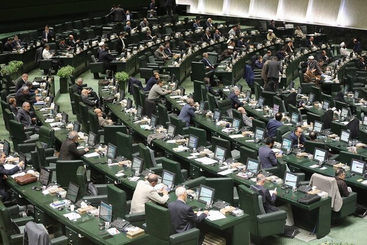 نمایندگان مجلس شورای اسلامی در جلسه امروز (۴ مهر ۱۴۰۳)، بررسی استعفای عبدالکریم حسین‌زاده، نماینده نقده و اشنویه، را در دستور کار خود دارند.