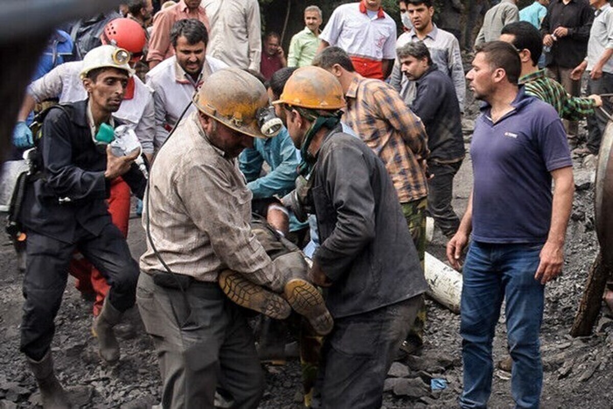 معاون اول رئیس‌جمهور با ابراز همدردی و عرض تسلیت مجدد به ملت و خانواده جان‌باختگان و مصدومان حادثه معدن طبس، بر لزوم پیگیری تمام ابعاد این حادثه دلخراش و جلوگیری از وقوع چنین حوادثی در آینده تأکید کرد و دستور داد، وزرای صنعت، معدن و تجارت، تعاون، کار و رفاه اجتماعی و دستگاه‌های نظارتی جمع‌بندی و گزارش‌های نهایی و روشن از این حادثه را هر چه سریع‌تر و حداکثر ظرف مدت دو هفته به هیئت دولت ارائه کنند.