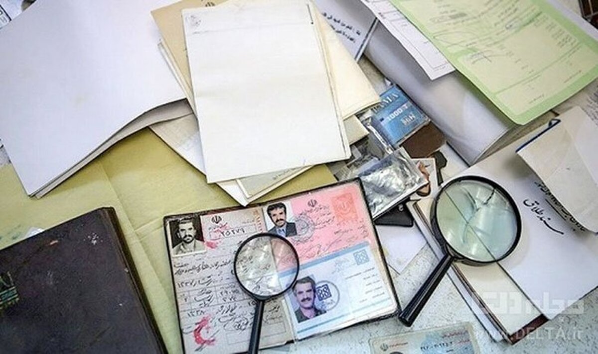 معاون مبارزه با جعل و کلاهبرداری پلیس آگاهی فراجا گفت: اجرای مرحله اول طرح عملیات در پاتوق‌های عرضه مدارک جعلی در سراسر کشور منجر به کشف بیش از ۲۳۰۰ فقره انواع اسناد جعلی شد.