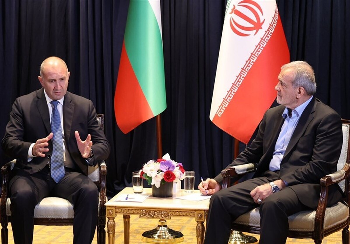 رئیس جمهور کشورمان در دیدار با نخست وزیر لبنان در پاسخ به احوالپرسی وی با بیان اینکه حال ما با اتفاقات تلخ و تاسف باری که در لبنان و غزه در حال وقوع است اصلا خوب نیست.