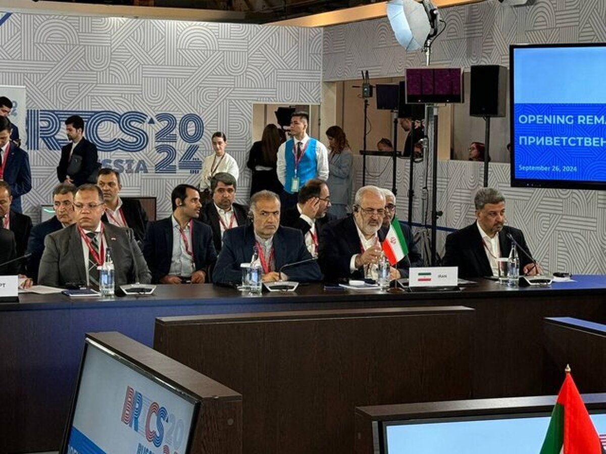 به گفته رئیس مرکز امور بین‌الملل وزارت نیرو، پروژه سنکرون‌سازی شبکه برق ایران و روسیه از مسیر کشور آذربایجان یکی از دستورکارهای مهم جلسه وزیر نیروی ایران و وزیر انرژی روسیه بود.