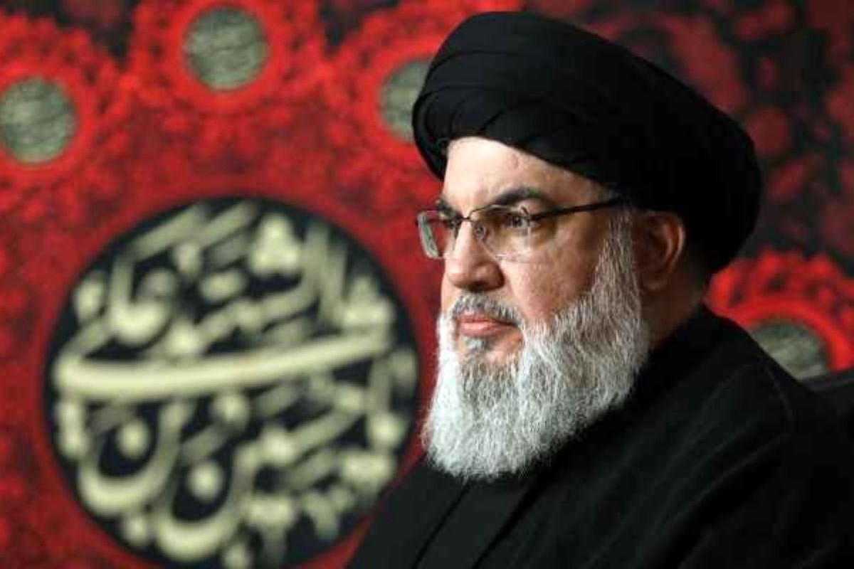 مجری شبکه المیادین در هنگام قرائت خبر شهادت سید حسن نصرالله به سختی بغض و غم خود را کنترل کرد و بعد از ذکر نام رهبر حزب الله اشک هایش سرازیر شد.