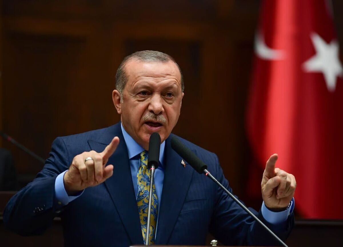 «رجب طیب اردوغان» رئیس‌جمهور ترکیه، امروز (شنبه) حملات اخیر رژیم صهیونیستی به لبنان را محکوم کرد و خواستار اقدام جهانی علیه این رژیم شد. در حالی که در این پیام خود به شهادت سید حسن نصرالله دبیرکل حزب الله اشاره‌ای نکرد، از جهان اسلام نیز خواست که در برابر این حملات «موضع محکم‌تری» اتخاذ کنند.